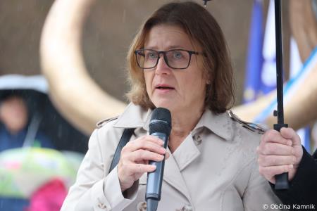 Dobrodošel mamut v Kamniku je dobil svoje mesto bronasti mamut v naravni velikosti, ki stoji v Mamutovem parku (50)